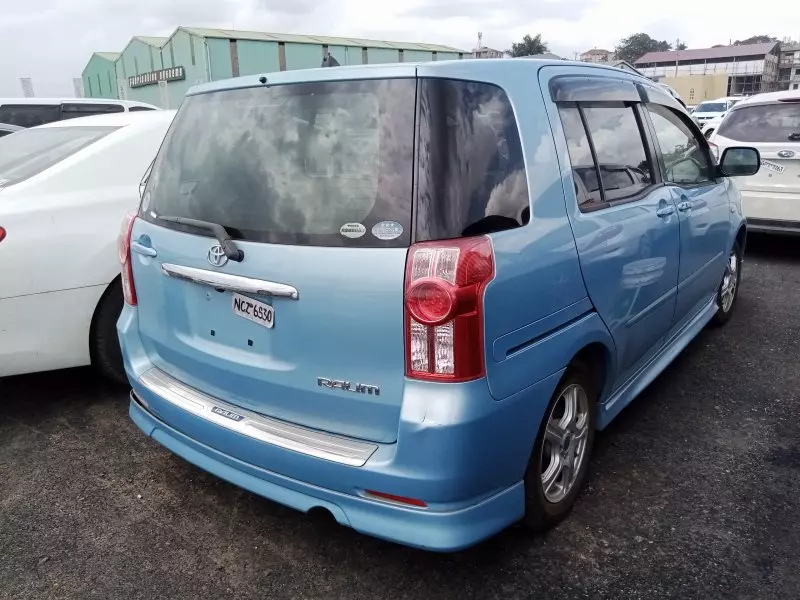 Toyota Raum    - 2009