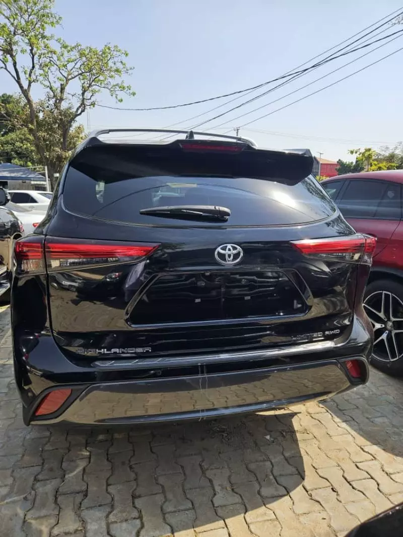 Toyota Highlander   - 2021