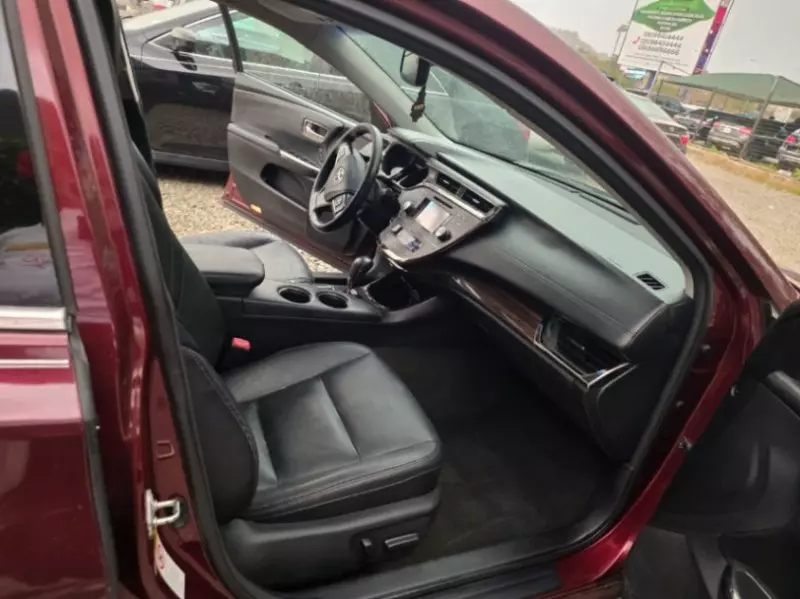 Toyota Avalon   - 2013