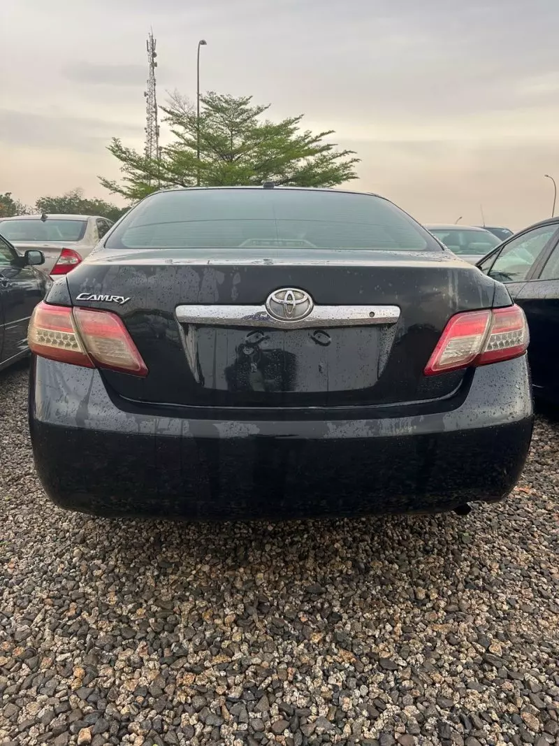Toyota Camry   - 2010