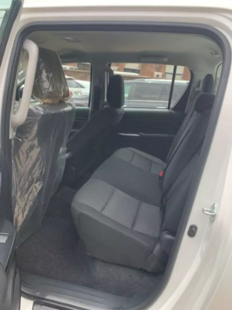 Toyota Hilux   - 2024