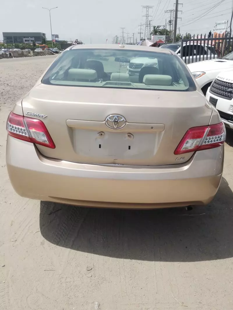 Toyota Camry   - 2010