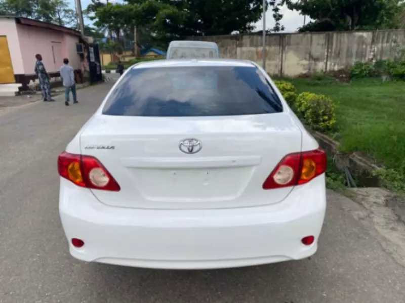 Toyota Corolla   - 2009