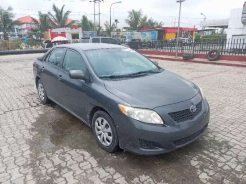 Toyota Corolla   - 2010