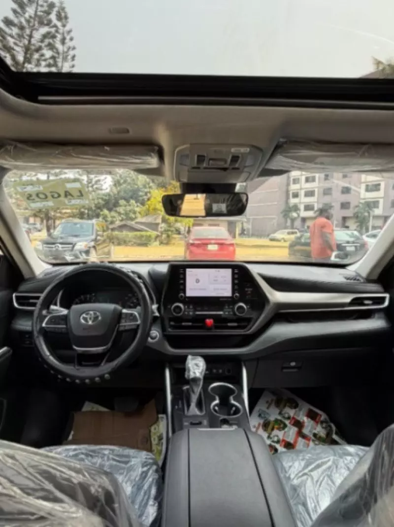 Toyota Highlander   - 2020