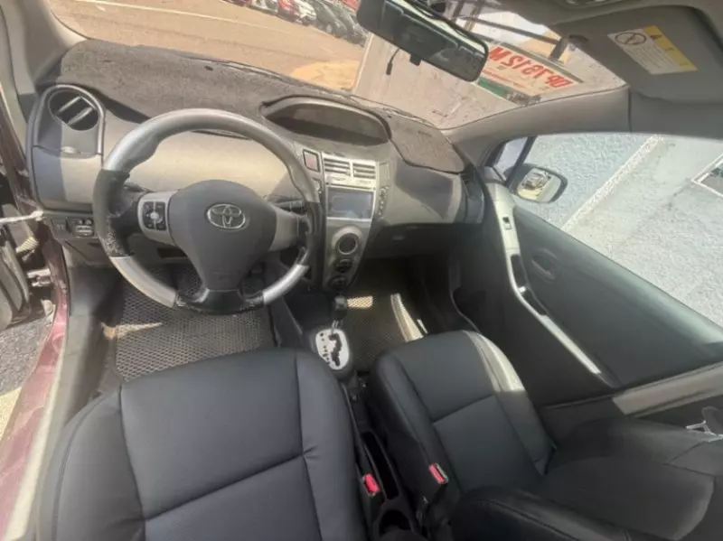 Toyota yaris   - 2010