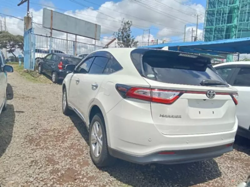 Toyota Harrier   - 2018
