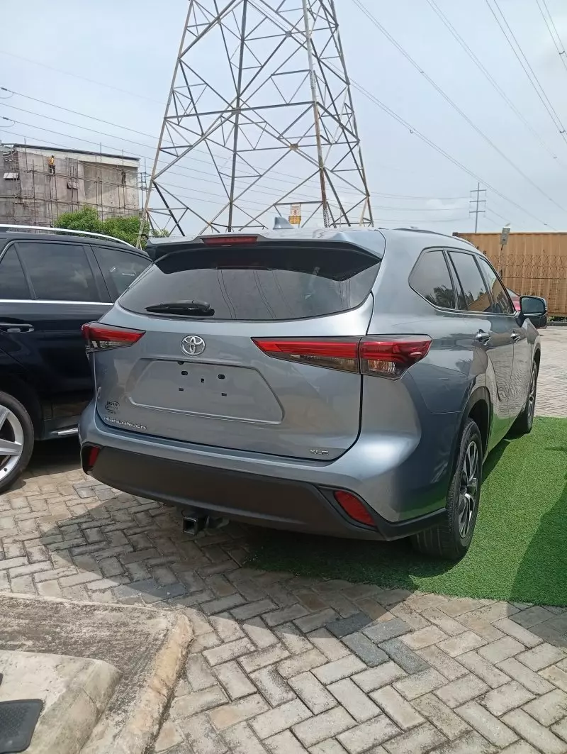 Toyota Highlander   - 2020