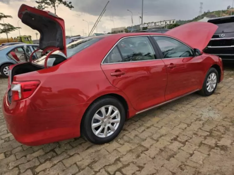 Toyota Camry   - 2013