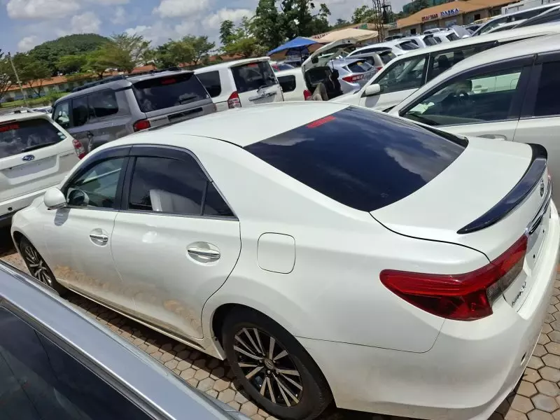 Toyota Mark X - 2016