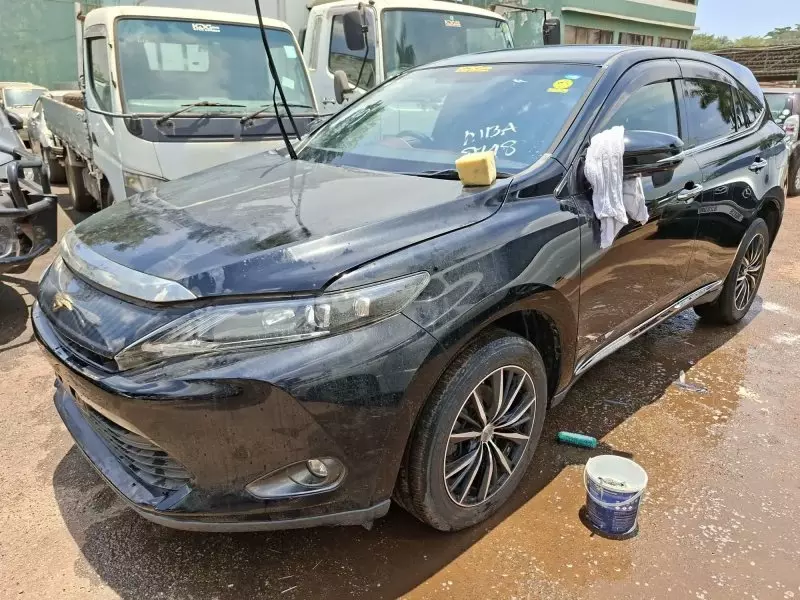 Toyota Harrier   - 2017