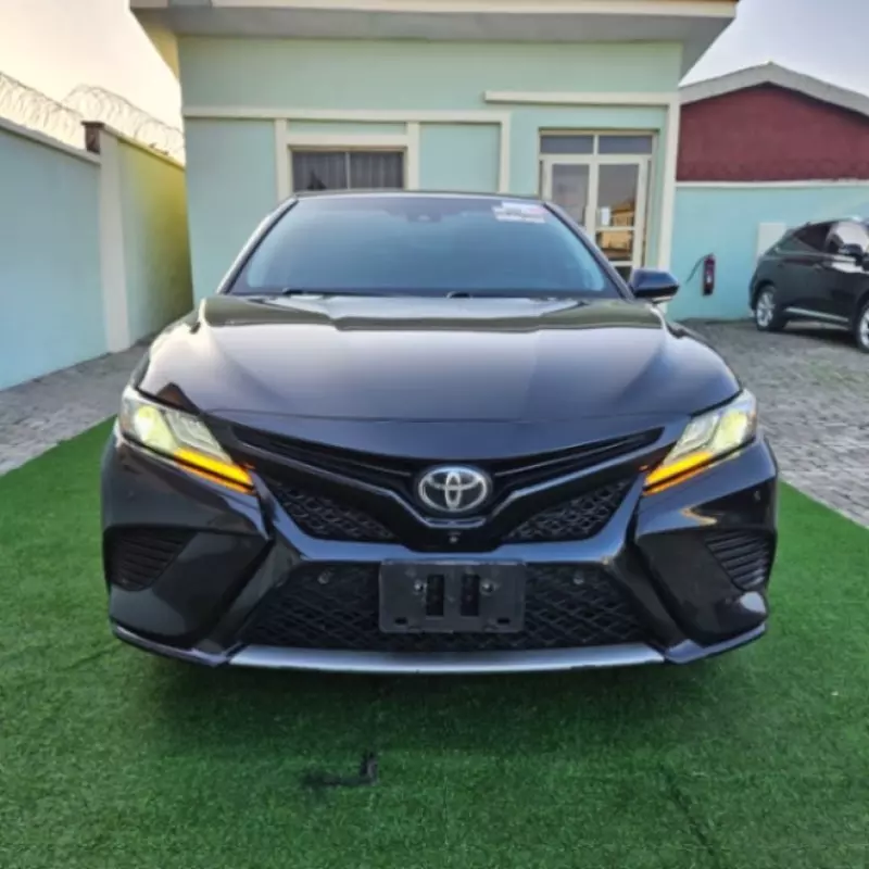Toyota Camry   - 2018