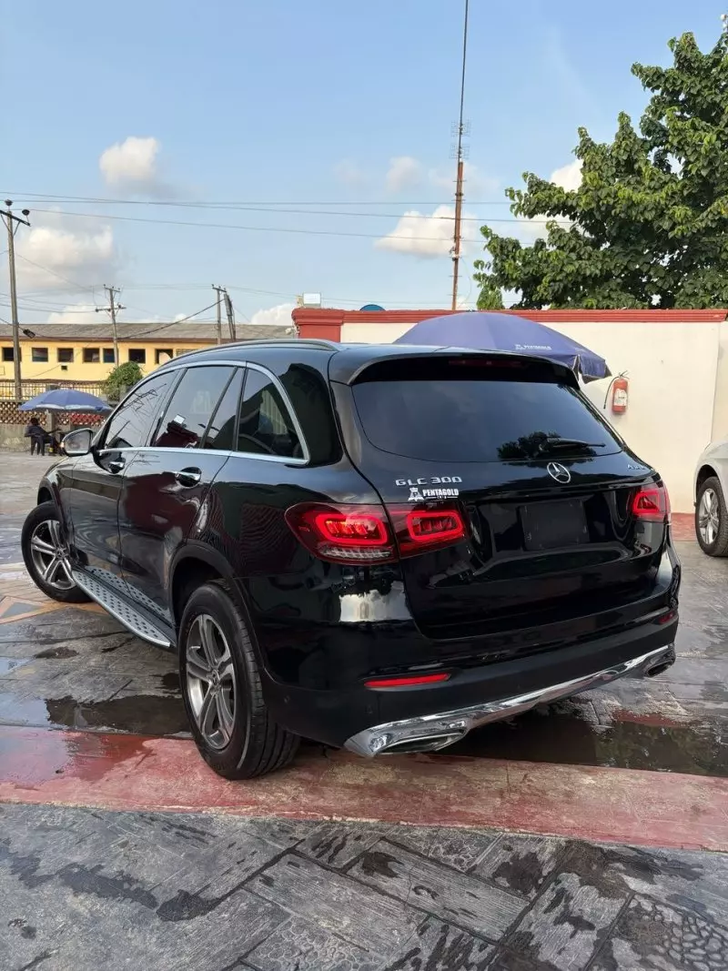 Mercedes-Benz GLC 300   - 2017