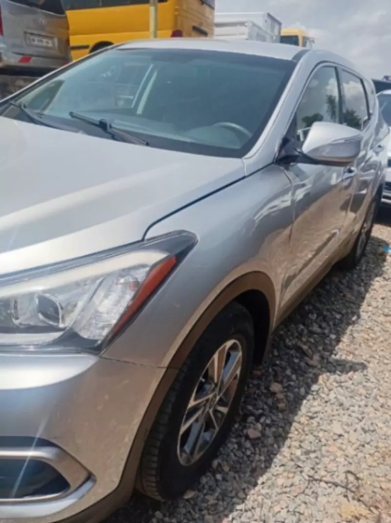 Hyundai Santa Fe   - 2017