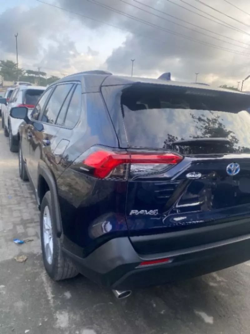 Toyota RAV 4   - 2021