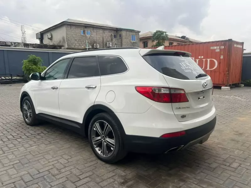 Hyundai Santa Fe   - 2013