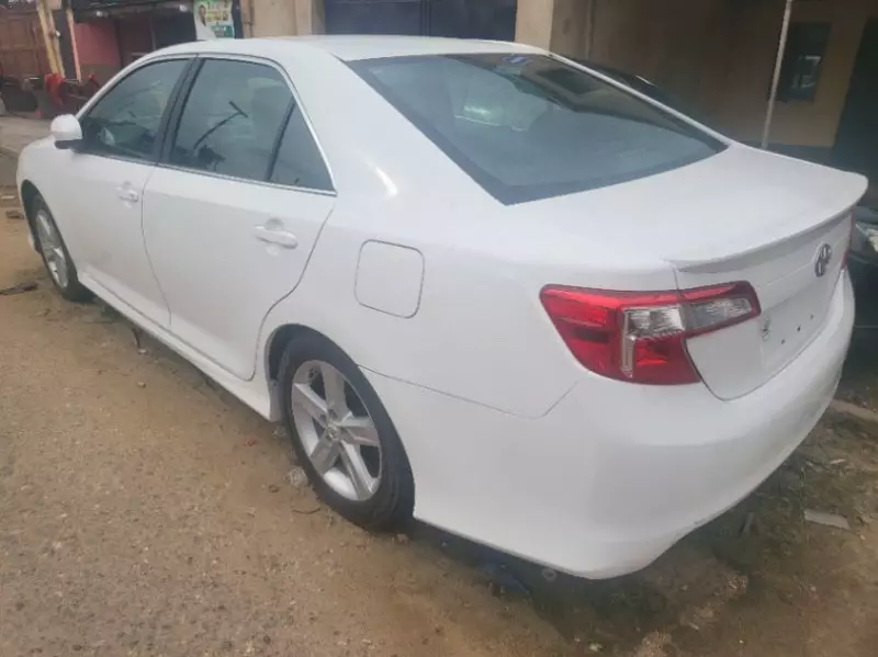 Toyota camry   - 2012