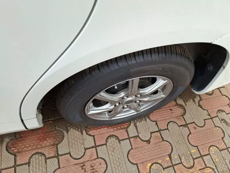 Toyota Noah   - 2012