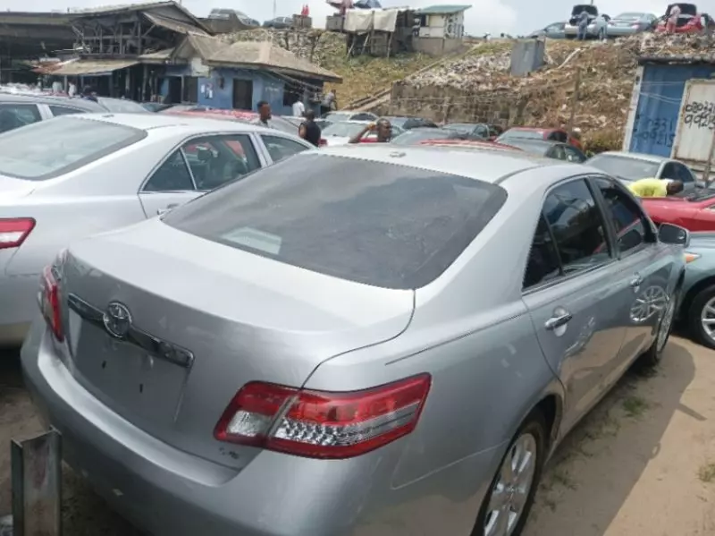Toyota camry   - 2010