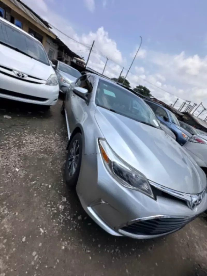 Toyota Avalon   - 2013