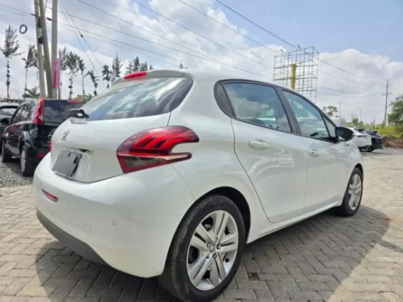 Peugeot 208   - 2018