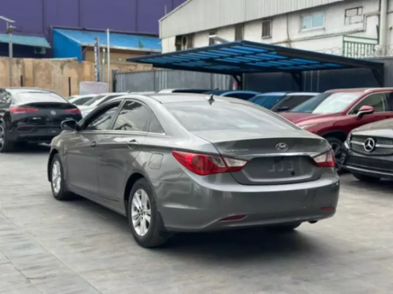 Hyundai Sonata   - 2013