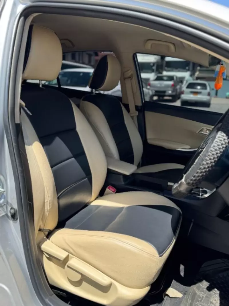 Toyota Premio    - 2016