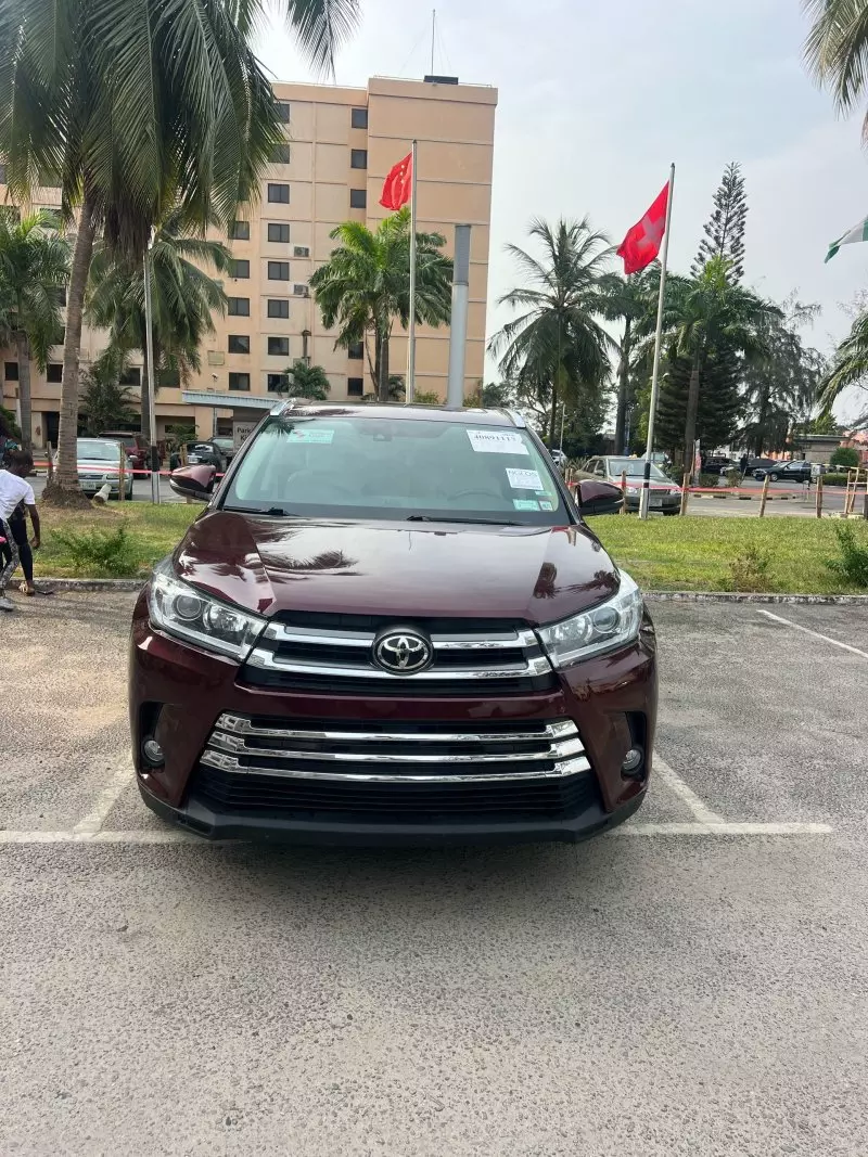Toyota Highlander   - 2016