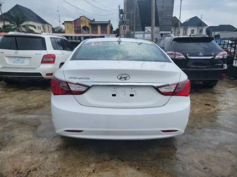 Hyundai Sonata - 2011