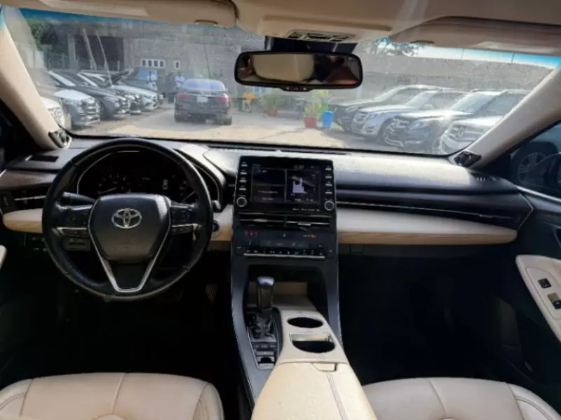 Toyota Avalon   - 2019