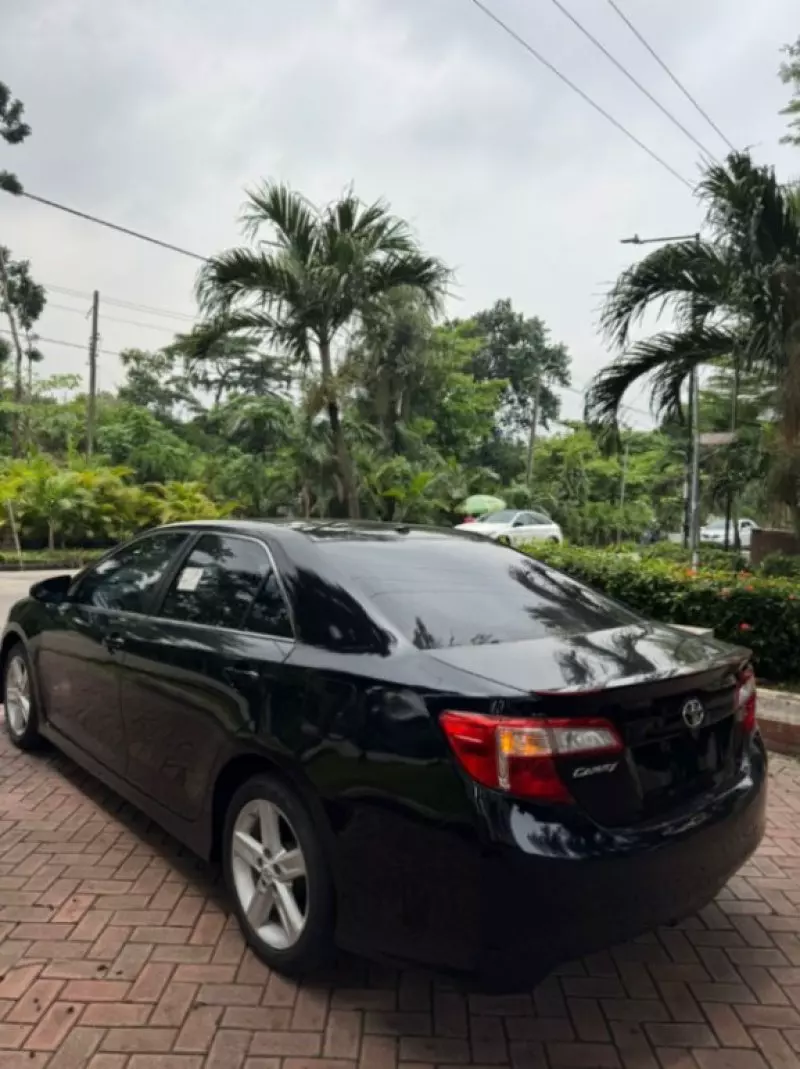 Toyota Camry   - 2012