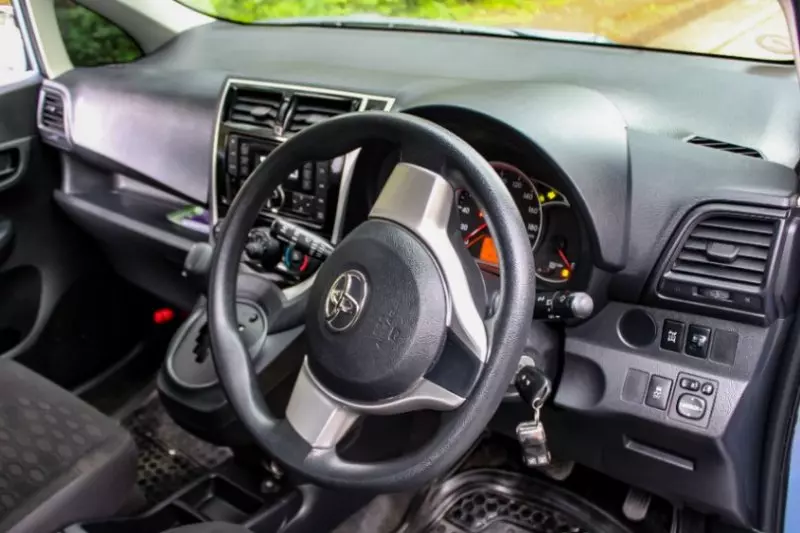 Toyota Ractis   - 2016