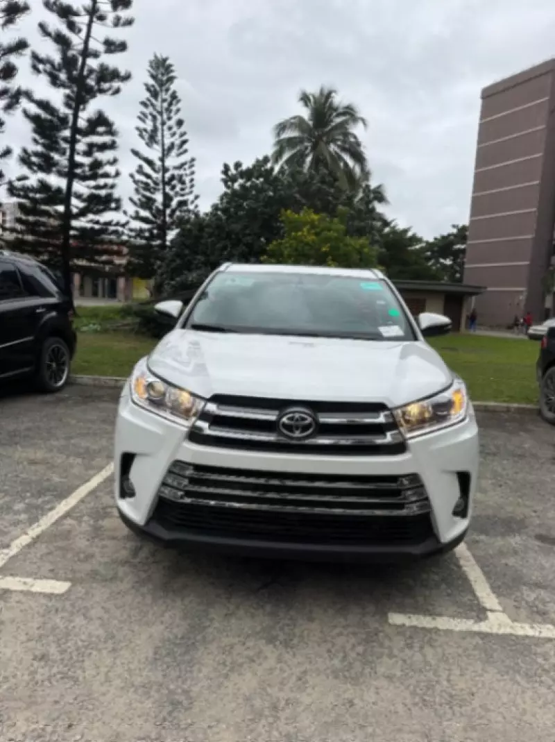 Toyota Highlander   - 2016