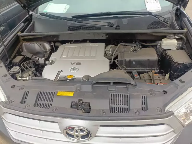 Toyota Highlander   - 2013