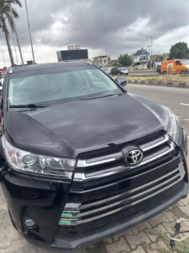 Toyota Highlander   - 2015