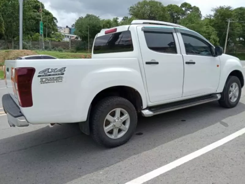 Isuzu D-Max   - 2015