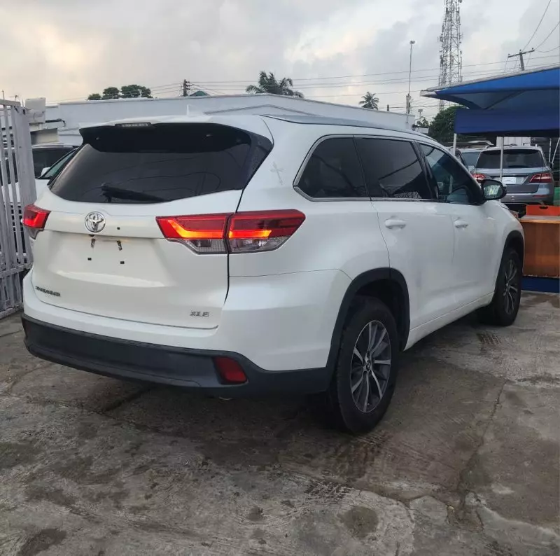 Toyota Highlander   - 2018