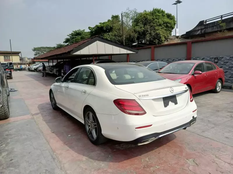 Mercedes-Benz E 300 - 2019