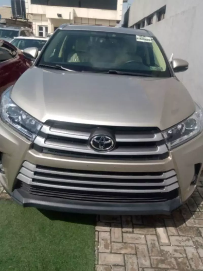 Toyota Highlander   - 2014