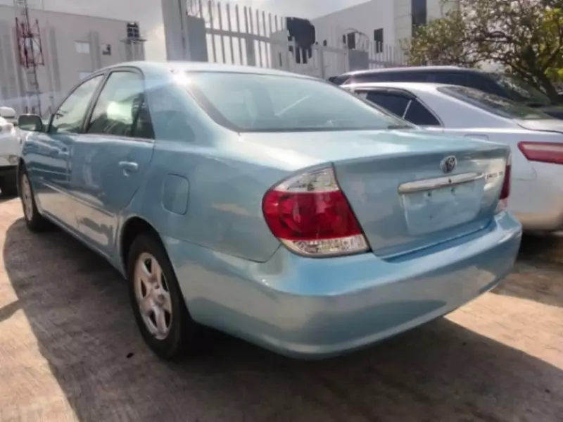 Toyota Camry   - 2005