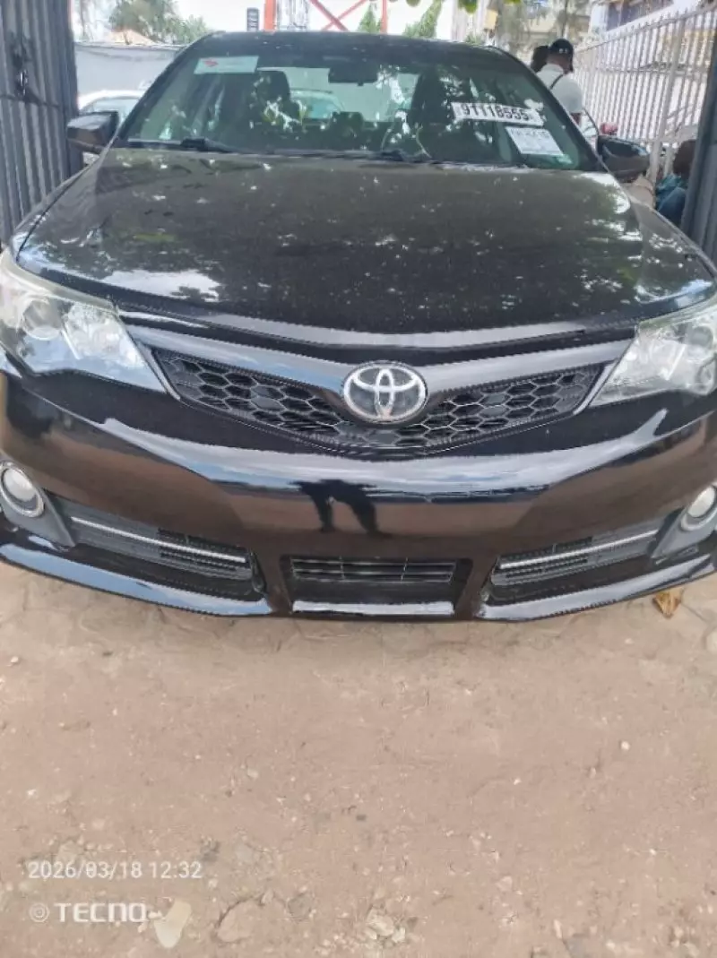 Toyota Camry   - 2013