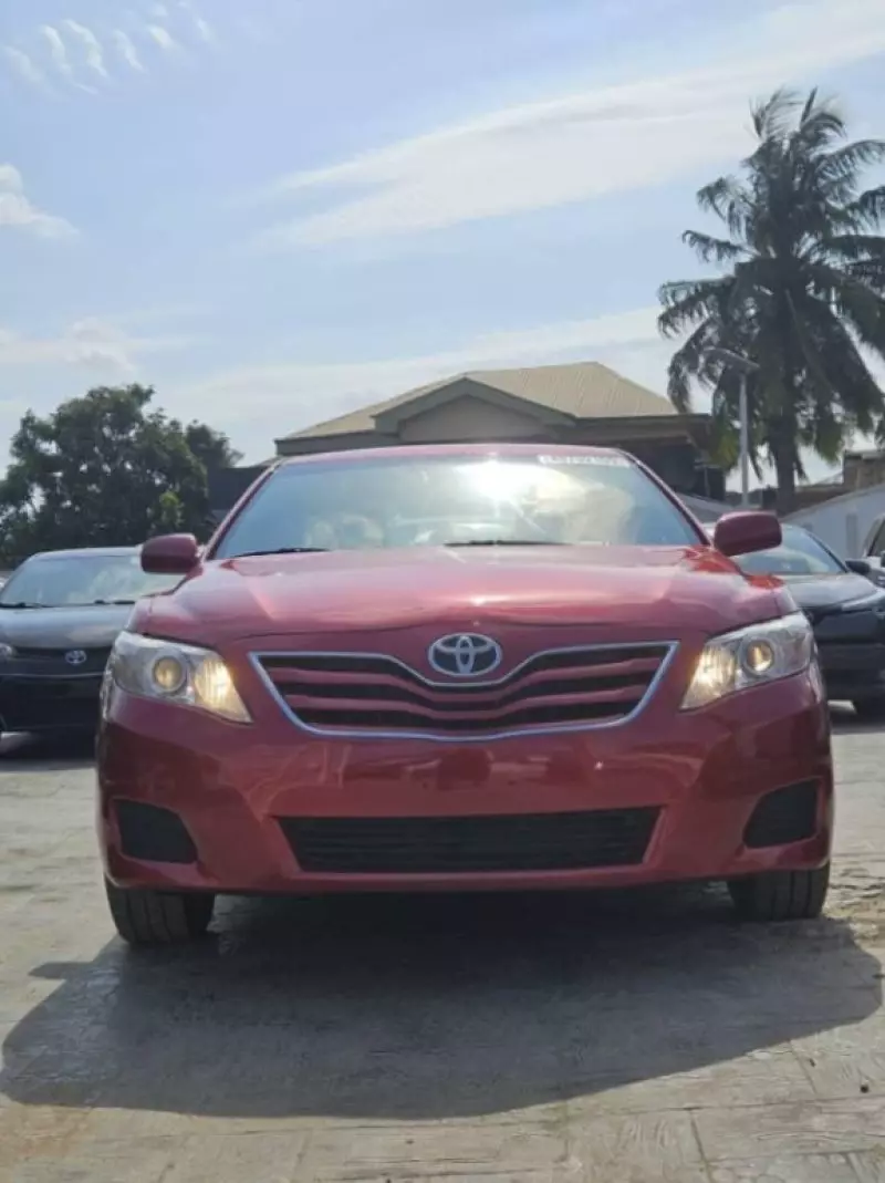 Toyota Camry   - 2011