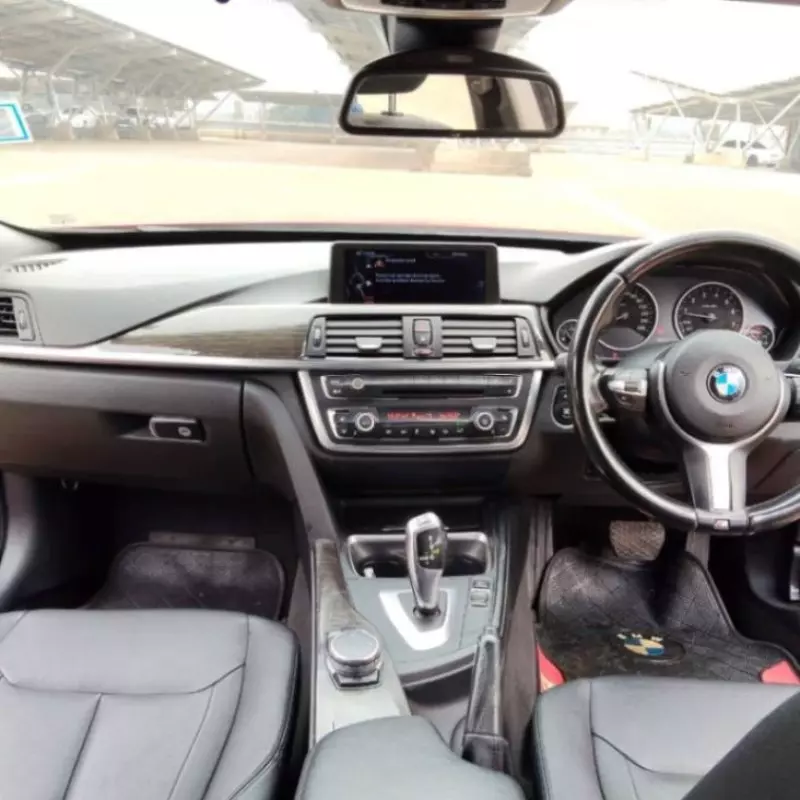 BMW 320i   - 2015