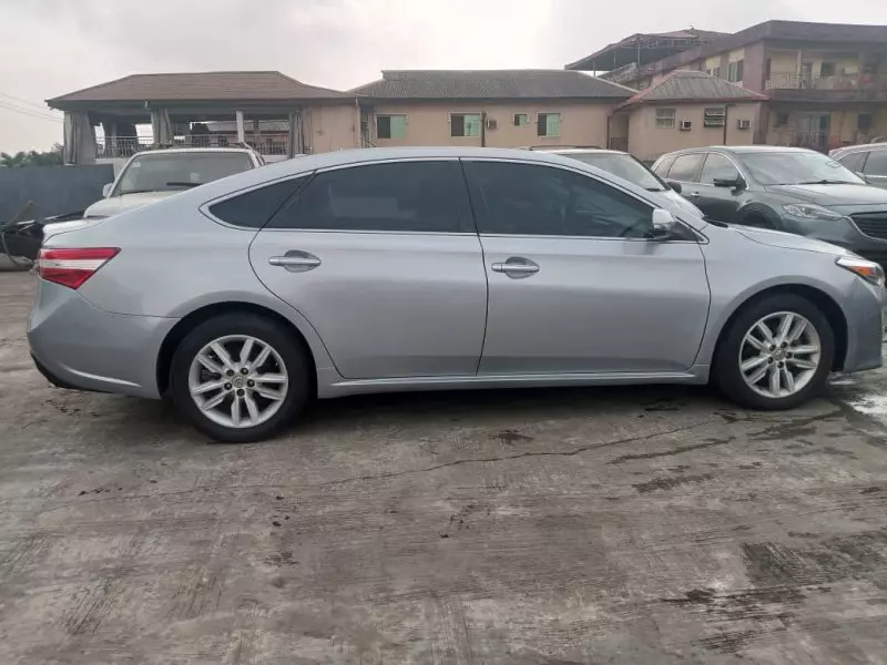 Toyota Avalon   - 2015
