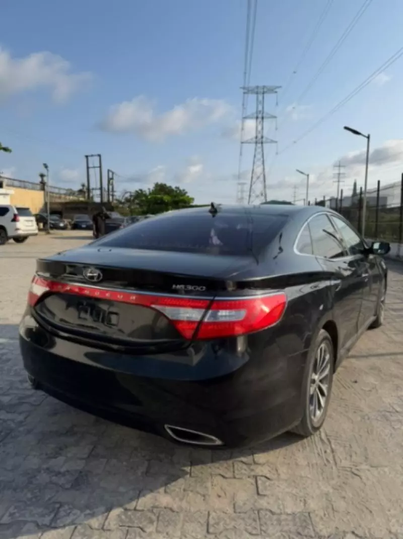 Hyundai Grandeur   - 2012