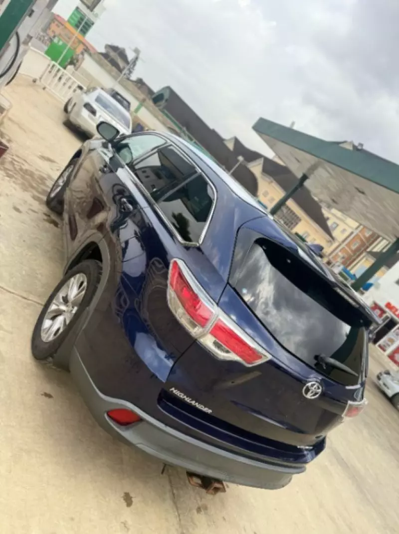 Toyota Highlander   - 2015