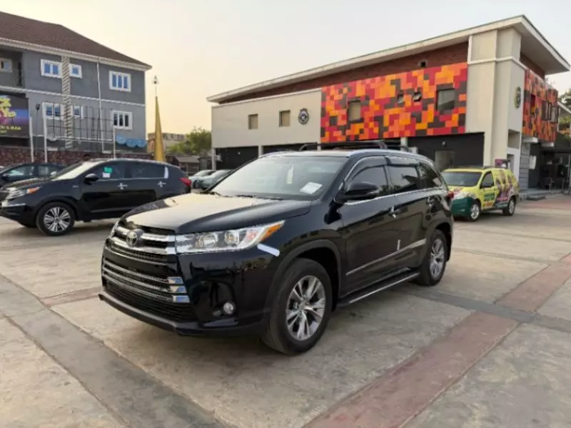 Toyota Highlander   - 2015