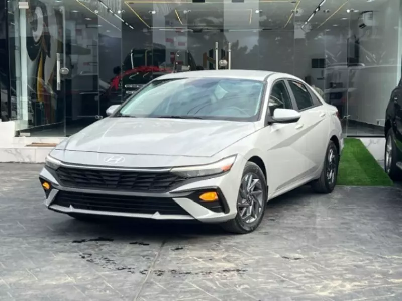 Hyundai Elantra   - 2024
