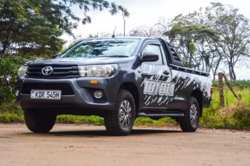 Toyota Hilux   - 2016