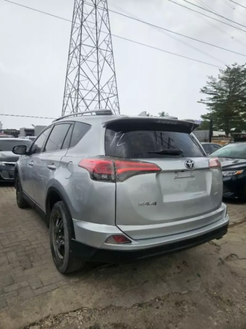 Toyota RAV4   - 2017